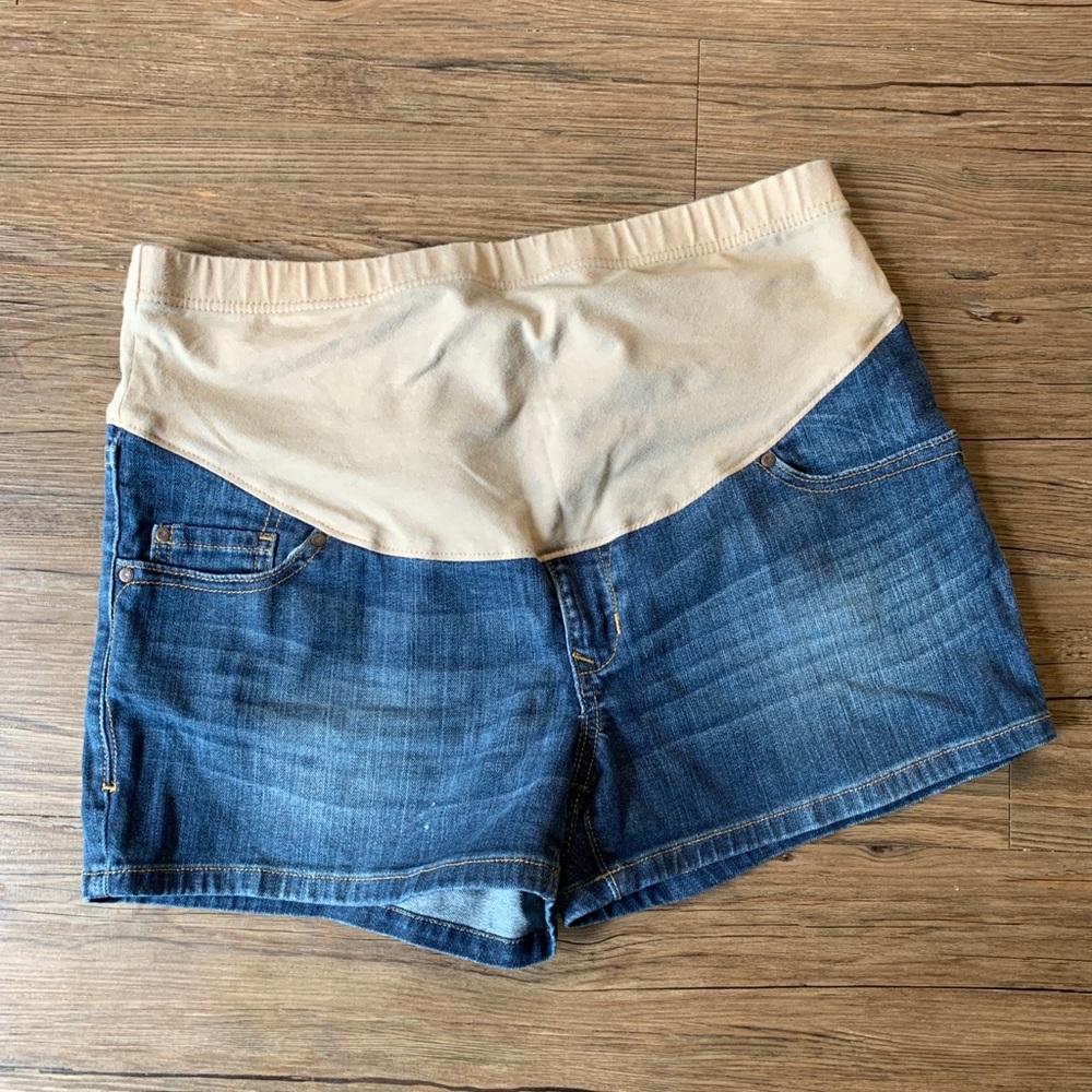 Old navy maternity shorts Sz 8